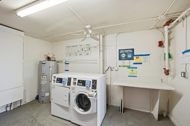 Building Photo - 476 Fanshaw L