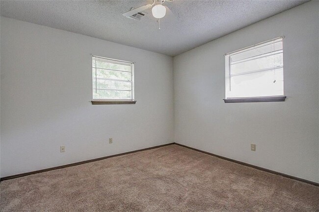 Building Photo - 1502 Briar Meadow Rd