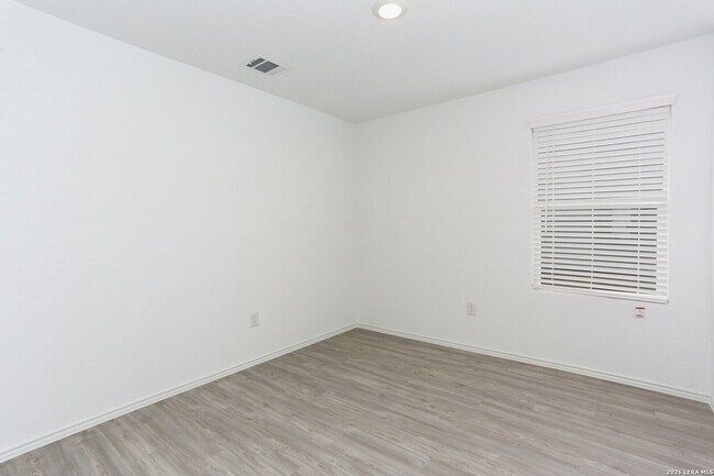 Building Photo - 6503 Scarecrow Wy