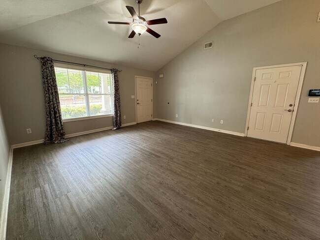 Building Photo - Cozy 2/2 House in Cartersville- $1,695