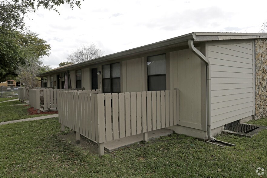 Building Photo - Bel Aire