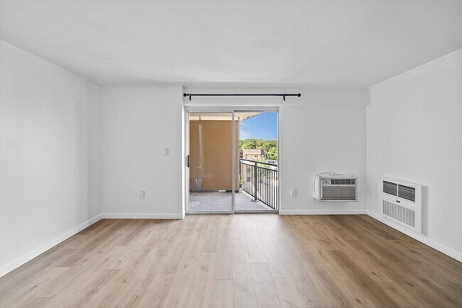 Building Photo - 1025 Hancock St