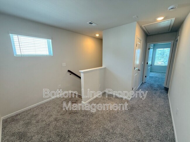 Building Photo - 1066 Plumcrest Dr