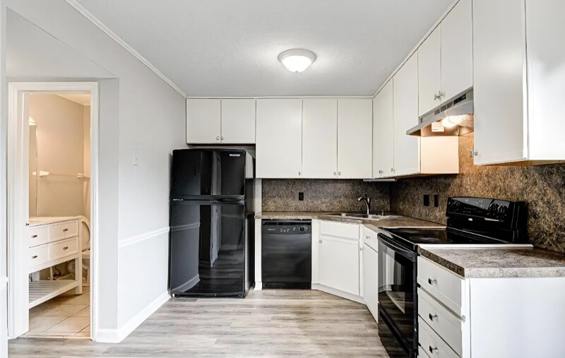 Building Photo - 561 Brookside Ct