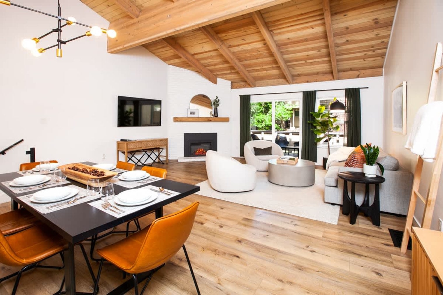 Building Photo - 321 Ski Way