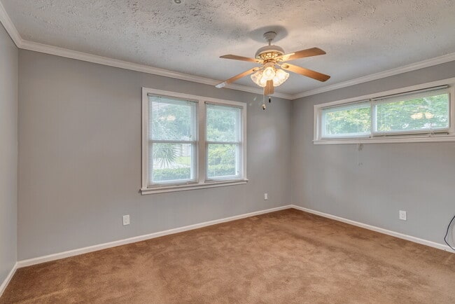 Building Photo - 319 Tanglewood Rd