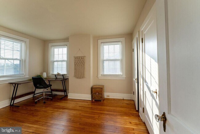 Building Photo - 313 Frederick St