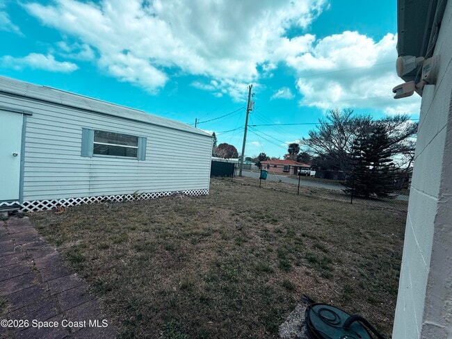 Building Photo - 805 Camellia Dr