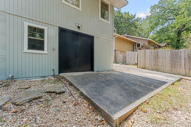Building Photo - 7 Whitwick Ln