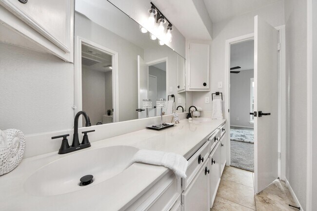 Building Photo - 18209 Vinland Dr