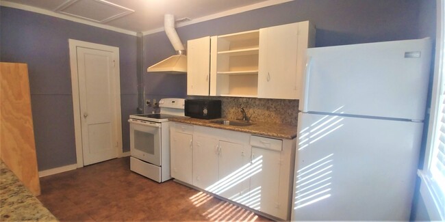 Building Photo - Bryan - 1 bedroom / 1 Bath / Fenced back y...