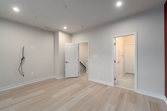 Building Photo - 232 S Newkirk St