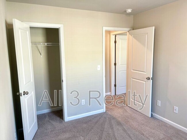 Building Photo - 3502 Lakeview Crk