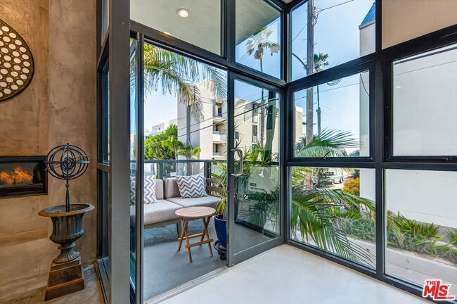 Building Photo - 11 Voyage St