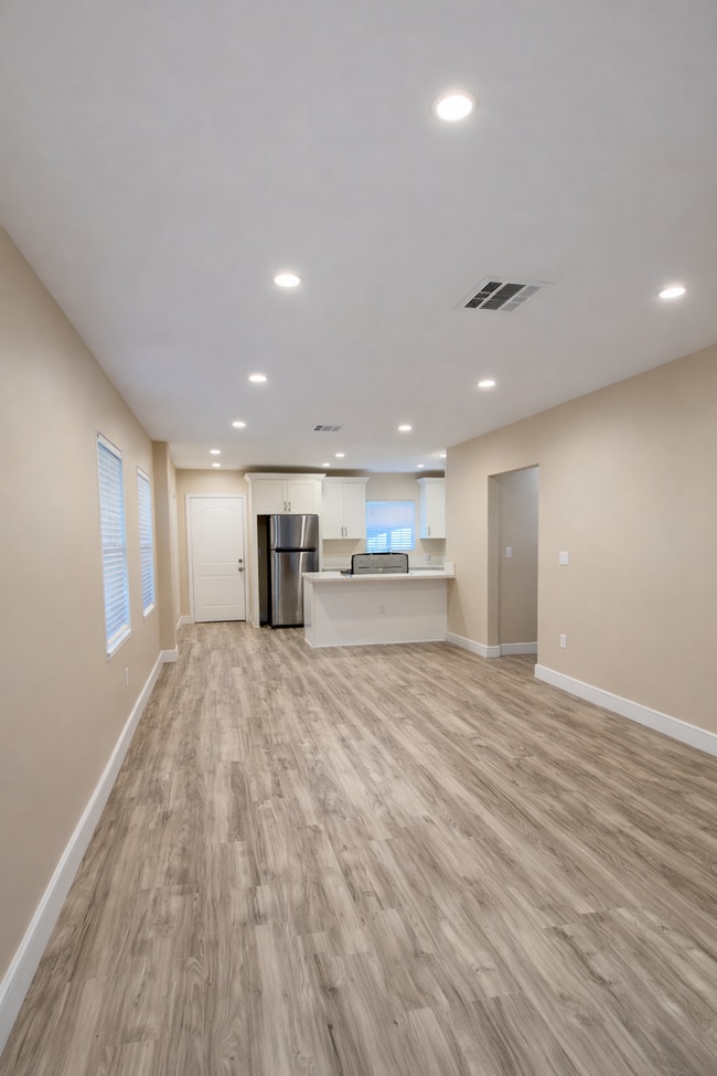 Building Photo - Fully Renovated 3-Bed, 2-Bath Home in Quiet Sylmar Community