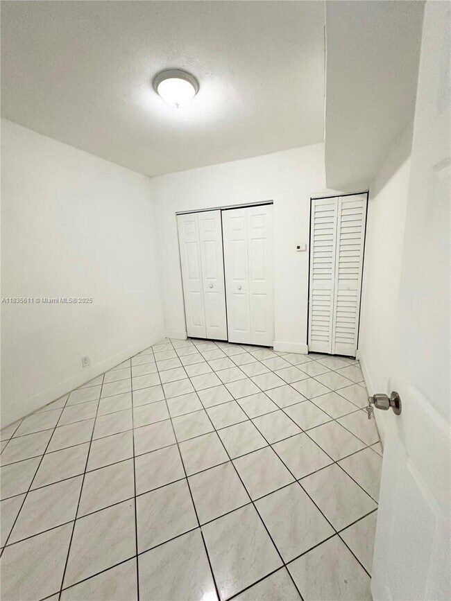 Building Photo - 3331 NW 18th Terrace