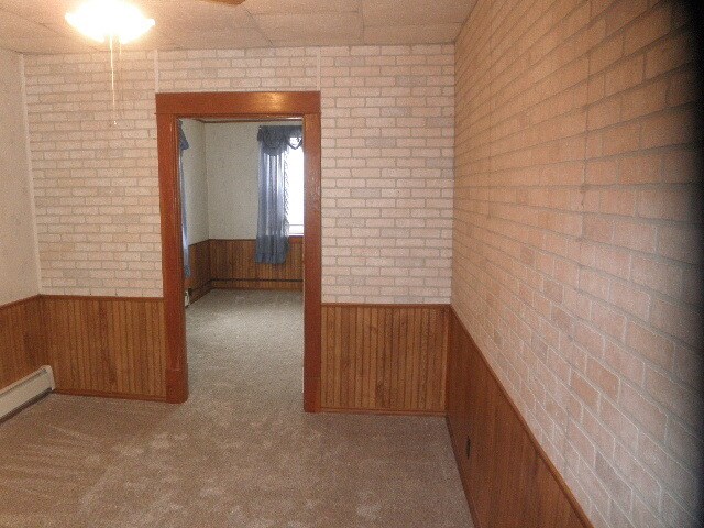 Building Photo - 24 Main St S