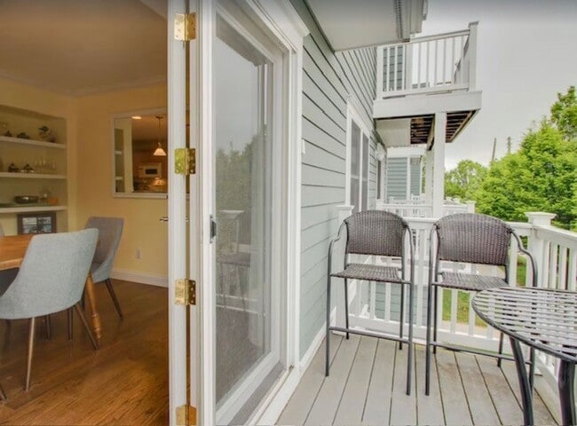 Building Photo - Move In Ready Winter Retreat in Downtown T...