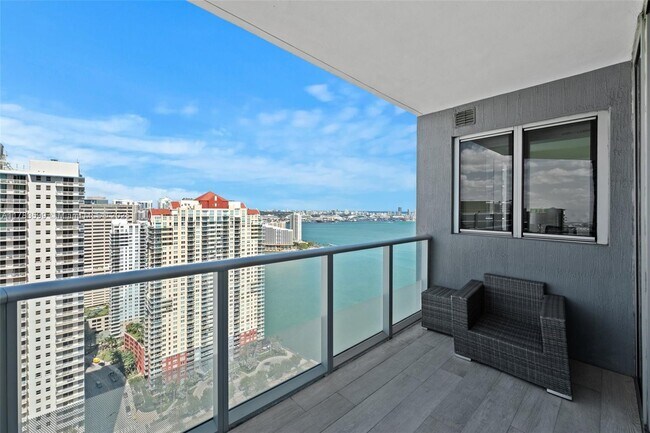 Building Photo - 1300 Brickell Bay Dr