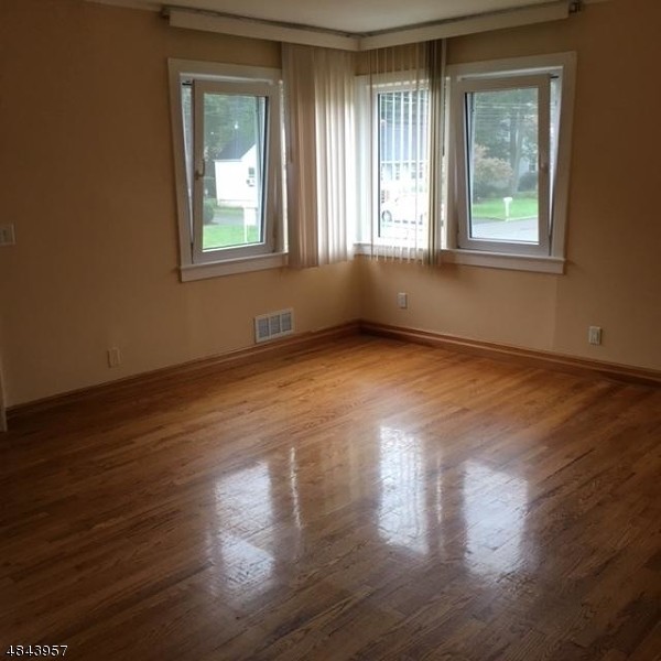 Building Photo - 15 Laurel Pl