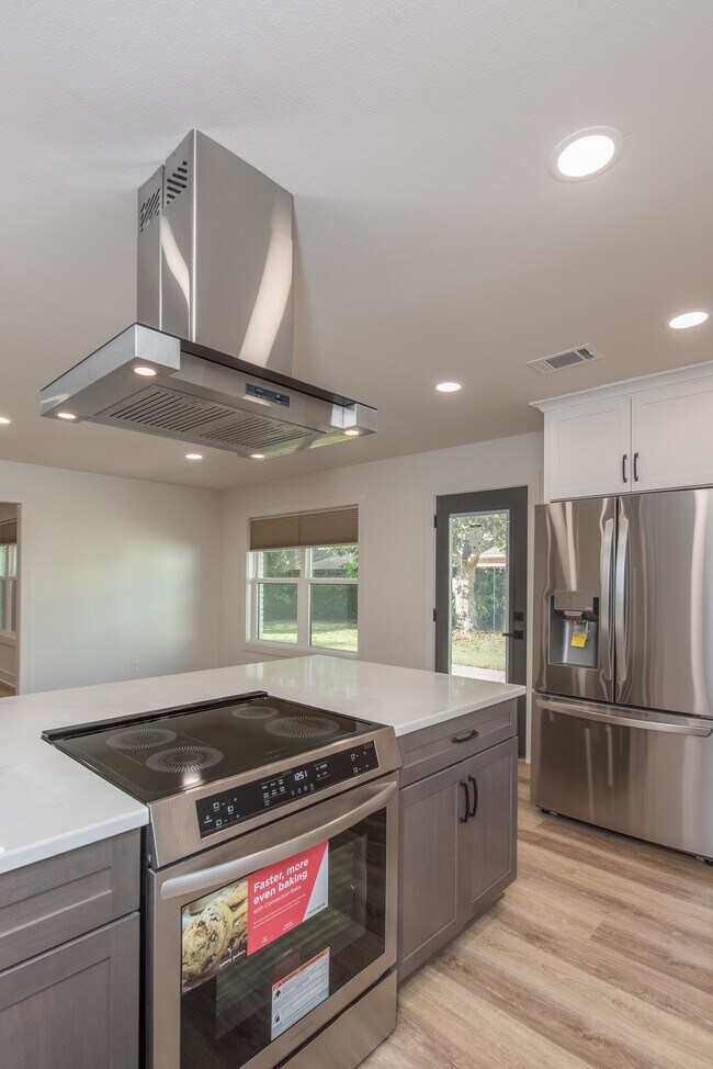 Building Photo - 2540 Hallmark Dr