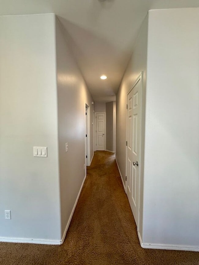 Building Photo - Charming Craftsman Home in SW Bend!