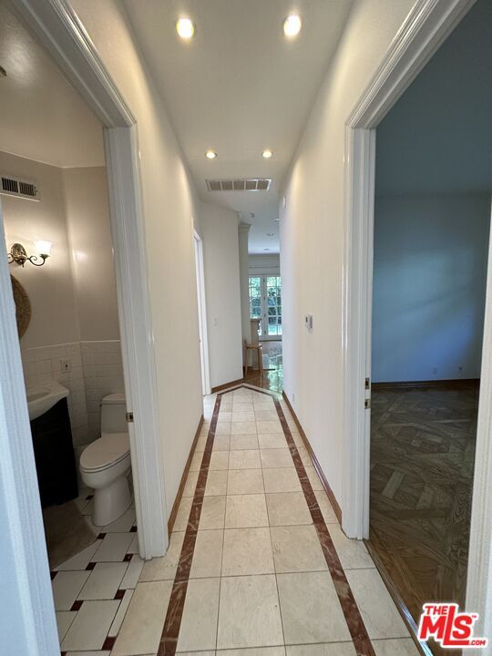 Building Photo - 623 Palisades Ave