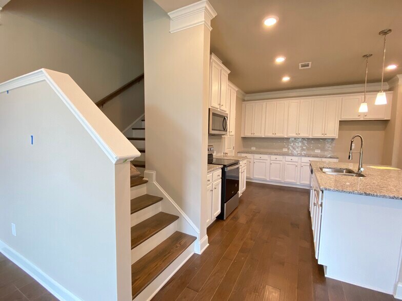 Building Photo - 2844 Weyhill Trl