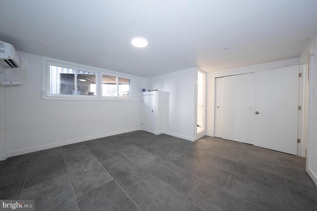 Building Photo - 39 Fairview Rd