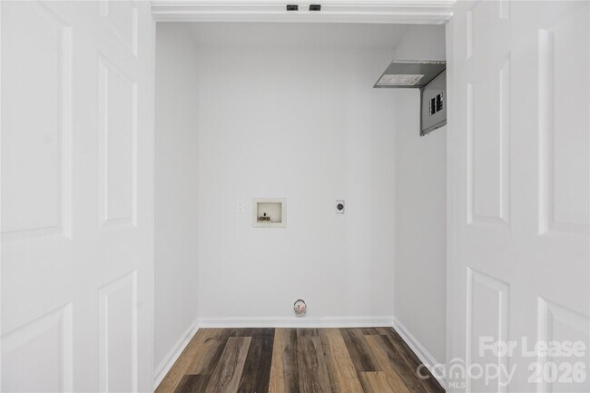 Building Photo - 203 Ewing Dr