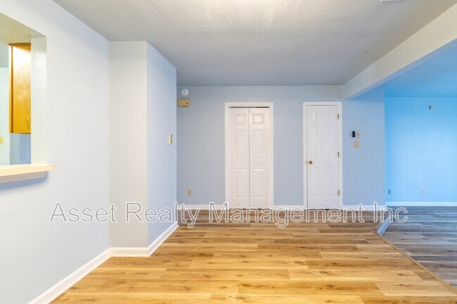 Building Photo - 136 Durwood Rd