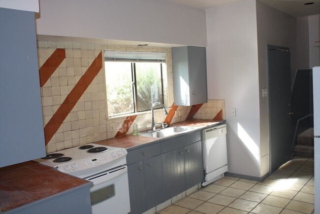 Building Photo - 537 Sand Bend Dr