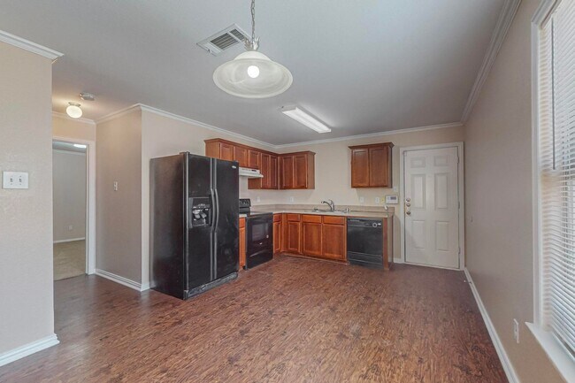 Building Photo - Charming 3-Bedroom Home on Treed Cul-de-Sa...