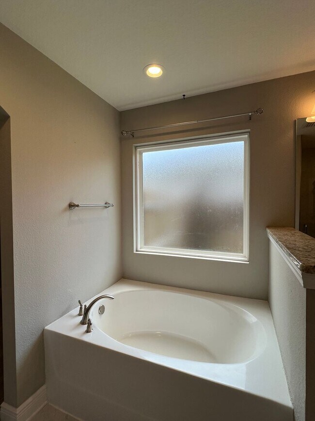 Building Photo - Executive Living
