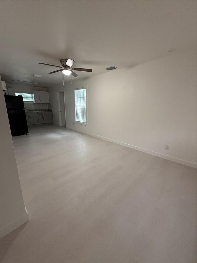 Building Photo - 626 37th St