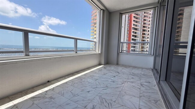 Building Photo - 1541 Brickell Ave