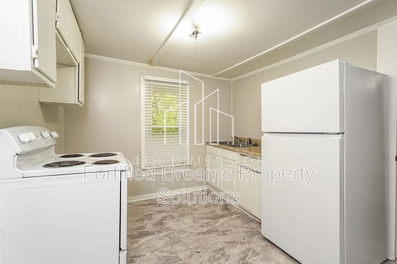 Building Photo - 2015 Row St