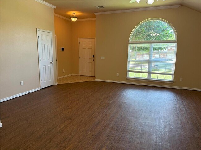 Building Photo - 1421 Teakwood Dr