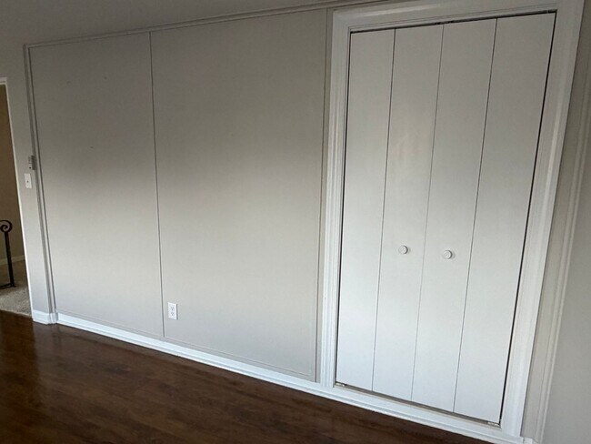 Building Photo - Comfort & Style: 2-Bedroom Raleigh Townhouse - 6-Month Lease Term