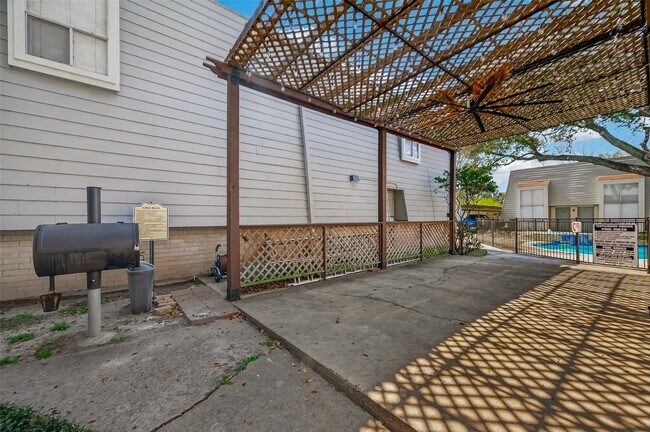 Building Photo - 5929 Queensloch Dr