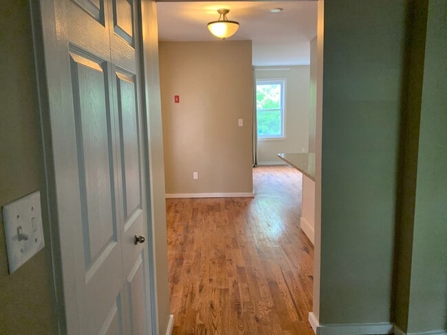 Building Photo - Gorgeous 3BR, Single Family Home IN EAST ROCK! PARKING! LAUNDRY!