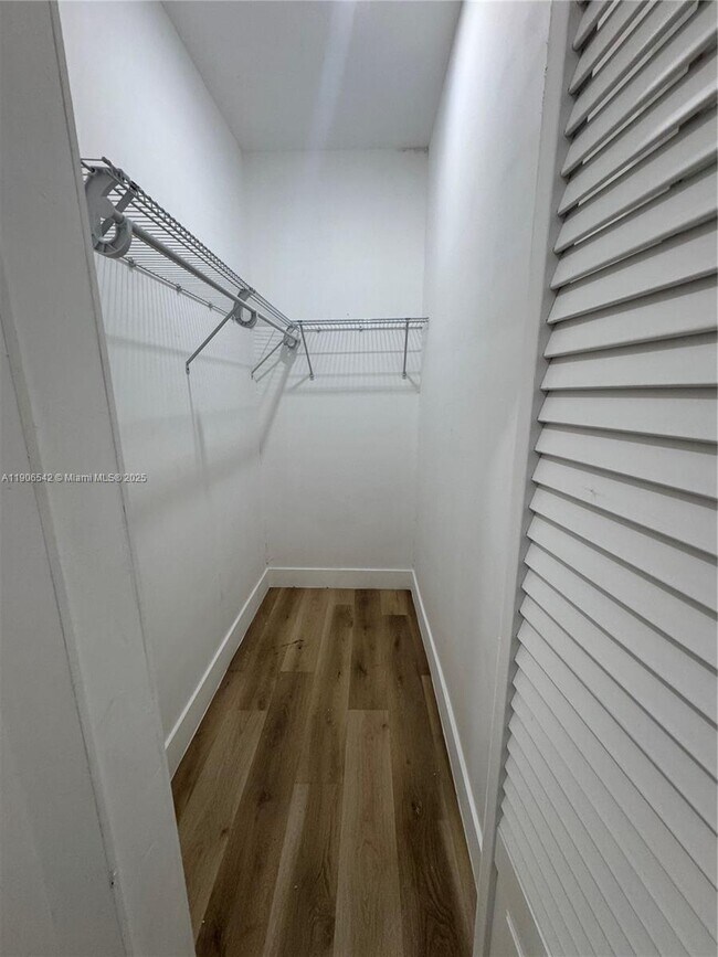 Building Photo - 4028 SW 11th St