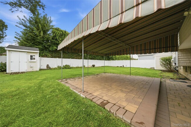 Building Photo - 14 Oak Dr
