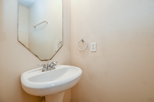 Building Photo - 13979 Maximos Dr