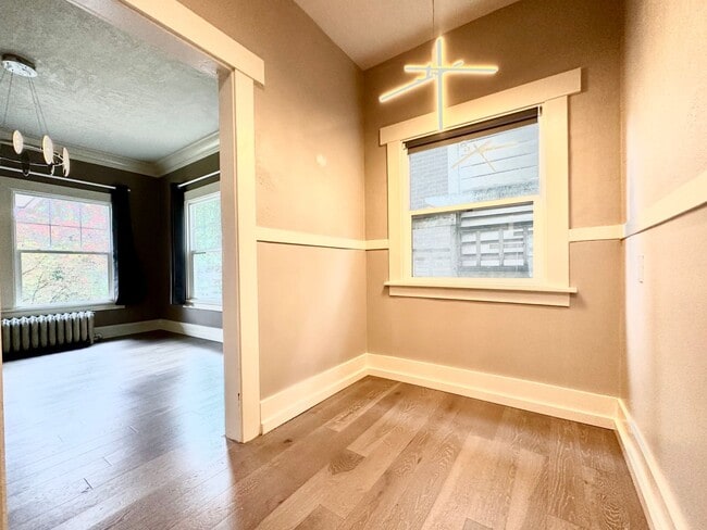 Building Photo - 1606 Lakeview Blvd E