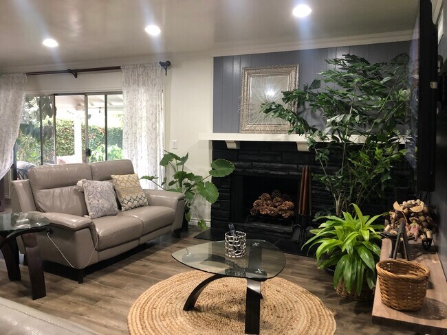 Building Photo - 9333 Swinton Ave