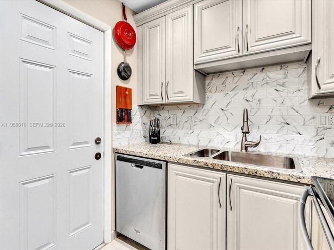 Building Photo - 3020 NE 16th Ave