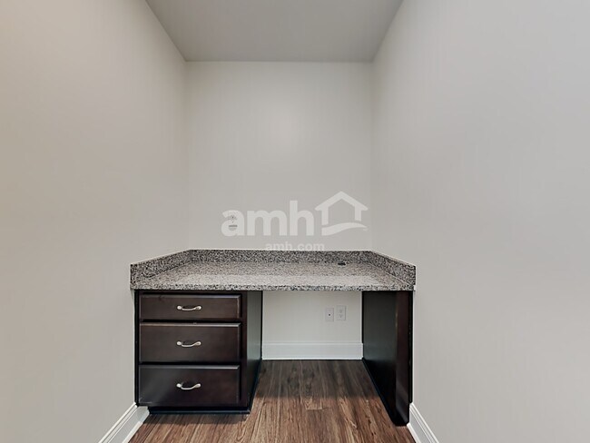 Building Photo - 330 Azore Way