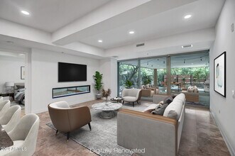 Building Photo - 7121 E Rancho Vista Dr