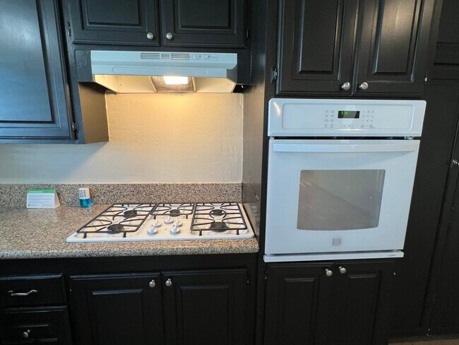 Building Photo - 526 W Hoffer St